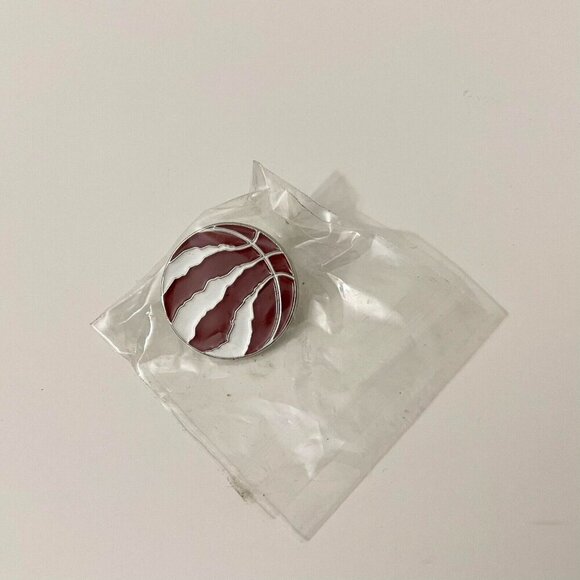 Toronto Raptors Basketball Pin - Picture 11 of 12